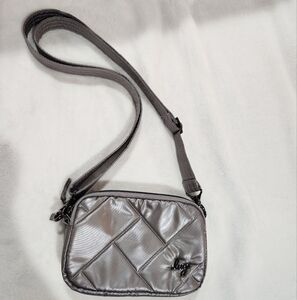 Lug Coupe SE in Metallic Pearl Color, Small Crossbody